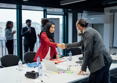 Life coaching and personal development training with mindfulness education for self-improvement.