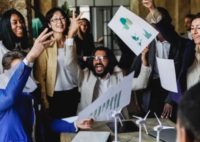 Life coaching and personal development training with mindfulness education for self-improvement.